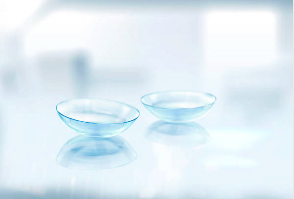 博士倫含水量：高含水量隱形眼鏡迷思破解！Biotrue vs ULTRA，香港用家應如何為乾眼選對鏡片？